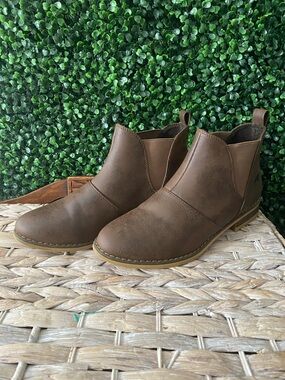 Rocket dog Booties Sz 8